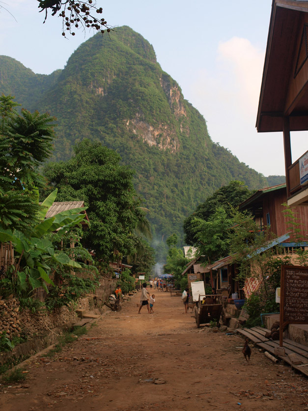 6 Mong Ngoy Lao